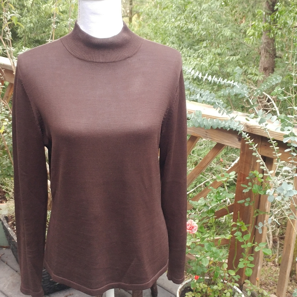 💕Valerie Stevens brown silk mock t-neck